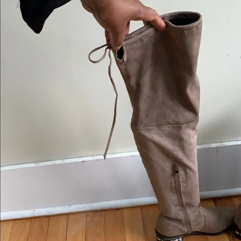 Catherine Malandrino grey suede boots shoe